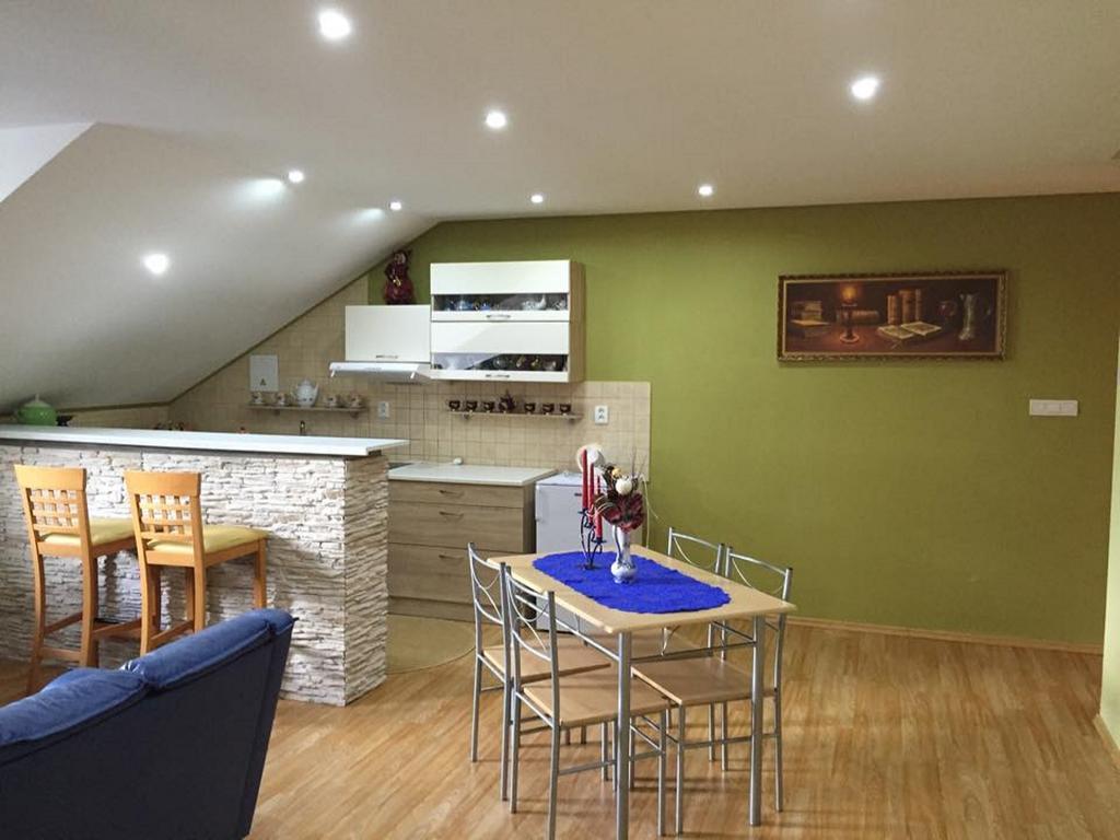 Apartman U Puskina Strba Luaran gambar